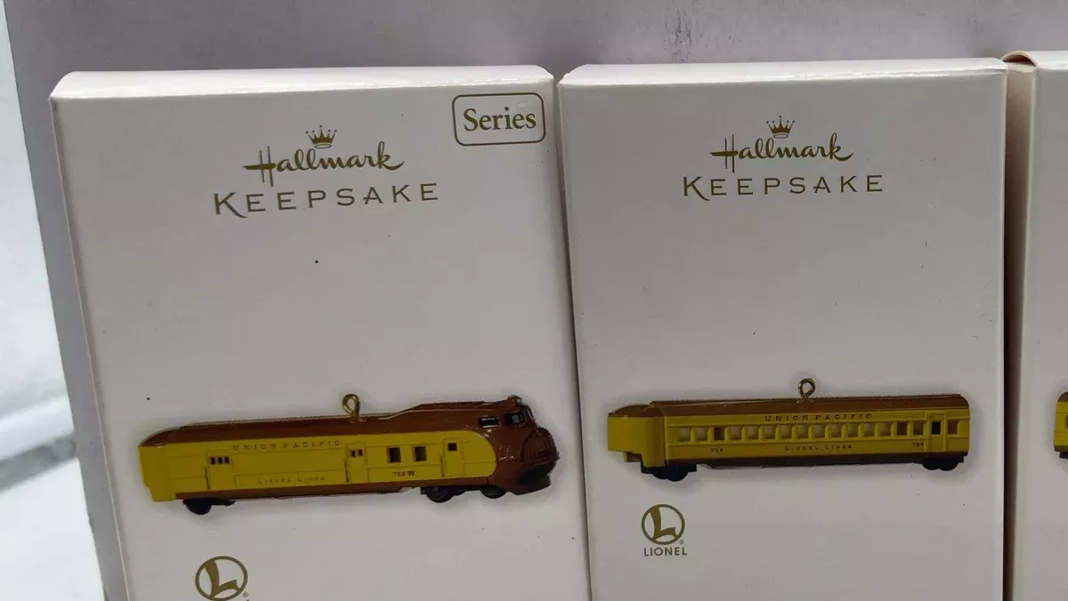Hallmark Ornament 2010 Union Pacific UP Streamliner Locomotive & 2 Coaches (3 Pc set) Like New