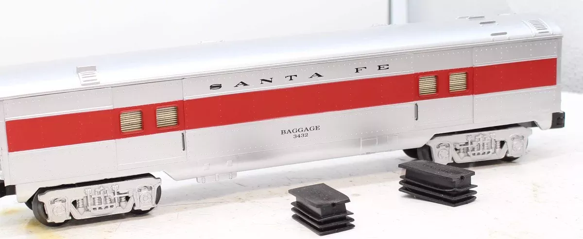 K-Line K4530-3432-2 SANTA FE Streamliners Baggage Car O Scale Like New