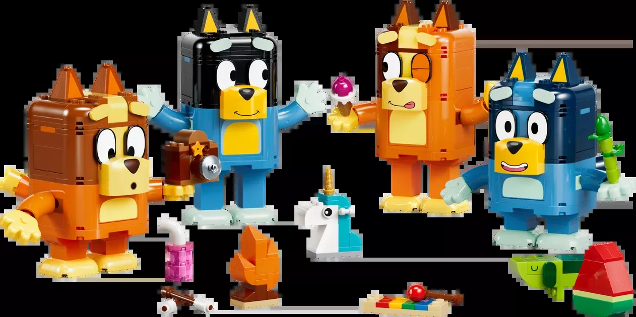 LEGO Brick-Built Bluey Family Set 11217