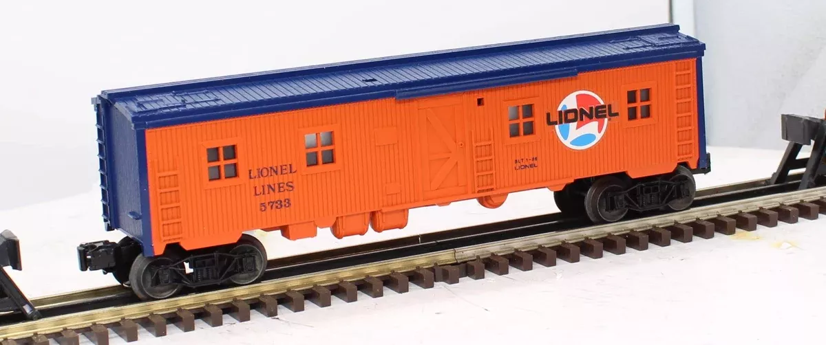 Lionel 6-5733 LIONEL LINES Bunk Car Illuminated O Scale Like New Damaged Box