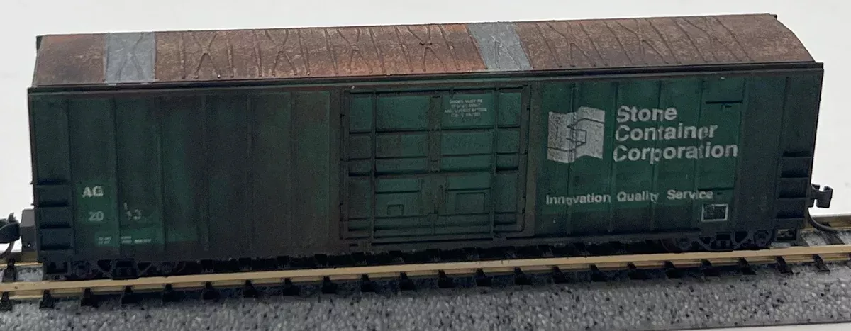Micro-Trains Line 02500570 Stone COntainer Corp WEATHERED 50' Boxcar w kadee style couplers N SCALE WEATHERED AS IS Like New